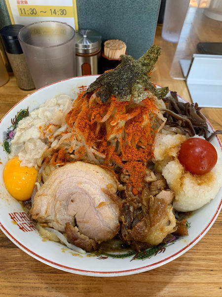 「冷やしまぜそば大（400g）＋アブラ＋チョイ辛 980円」@デカ盛り戦隊 豚レンジャーの写真