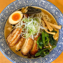 ちゃーしゅーめん大盛(こってり、にんにく油)