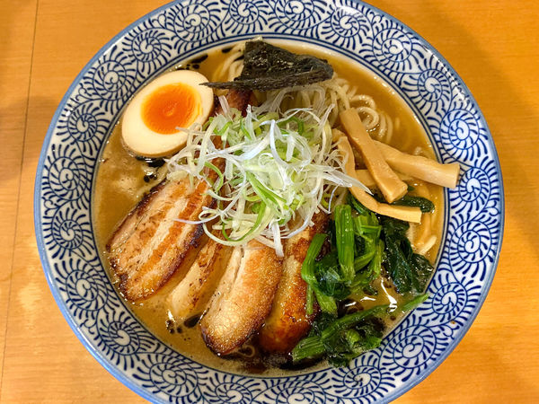 「ちゃーしゅーめん大盛(こってり、にんにく油)」@麺屋青山 臼井店の写真
