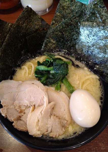 「豚骨醤油ラーメン＋全部のせ(LINE-C)」@横濱家系ラーメン 誠家 幸手店の写真