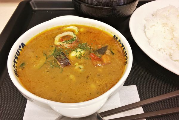 「海鮮ごろごろシーフードカレー並盛」@松屋 市ヶ谷店の写真