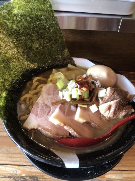 「特製凄い煮干しラーメン大盛り（1300円）」@すごい煮干ラーメン凪 新宿ゴールデン街店 本館の写真