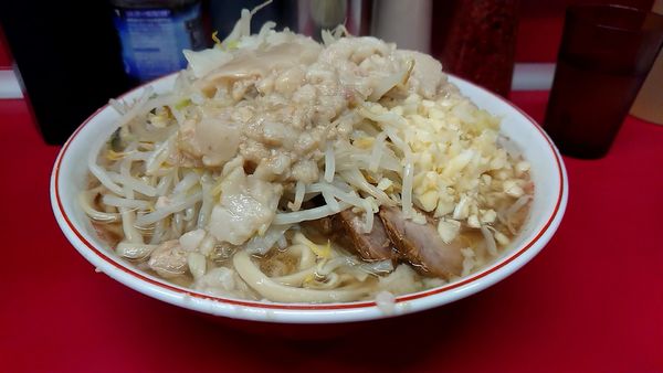 「豚入り(880円)ニンニクアブラ」@ラーメン二郎 湘南藤沢店の写真