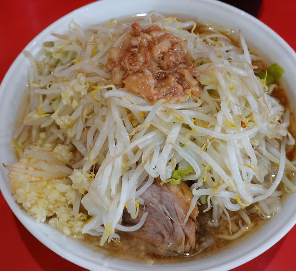 「大 800円 + 豚 追加券 150円（野菜マシマシ・蒜・脂」@ラーメン二郎 千葉店の写真