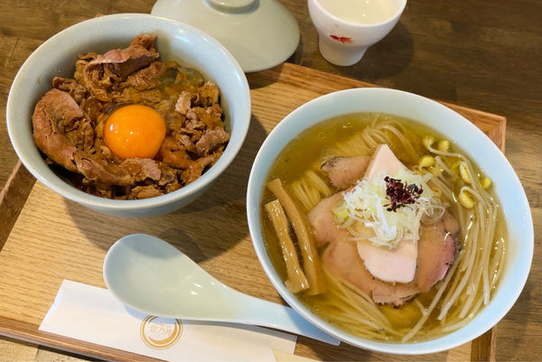 「醤油そば月光 & 限定 豚飯(卵つき)」@自家製麺と定食 弦乃月の写真