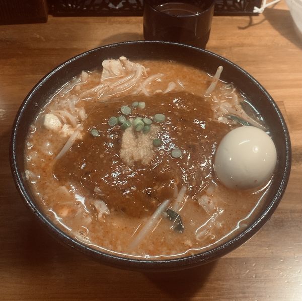 「味玉どて辛麺 バラ肉」@どてちん 習志野店の写真