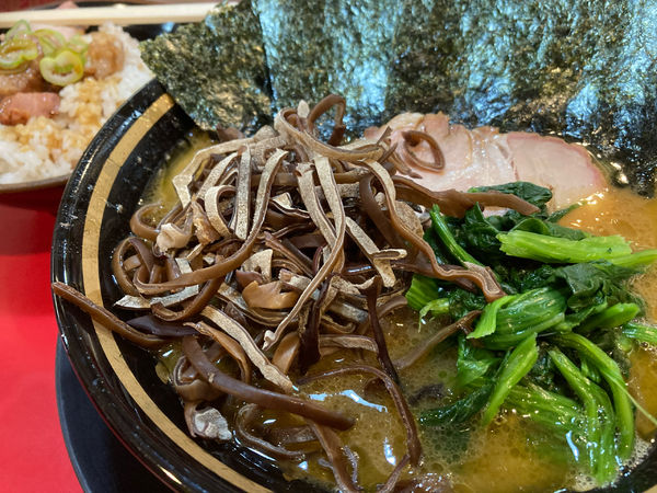 「ラーメン賄い飯セット＋きくらげ」@家系ラーメン とらきち家の写真