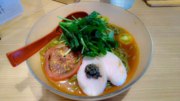「【限定】彩りトマトの 冷しモリンガ麺」@焼きあご塩らー麺 たかはし 大船店の写真