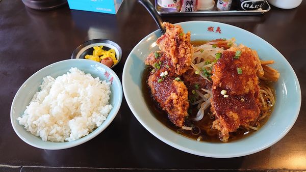 「から揚げ冷やしラーメン 750円 + 半ライス 150円」@ラーメン専門店 六代目 蝦夷の写真