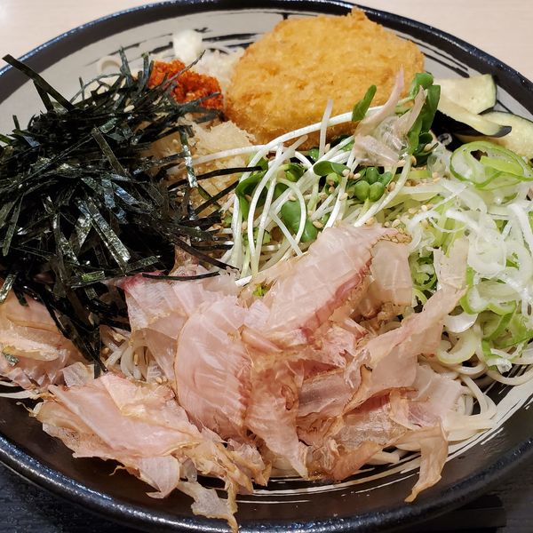 「冷し薬味そば＋大盛＋コロッケ」@ゆで太郎 伊勢佐木長者町店の写真
