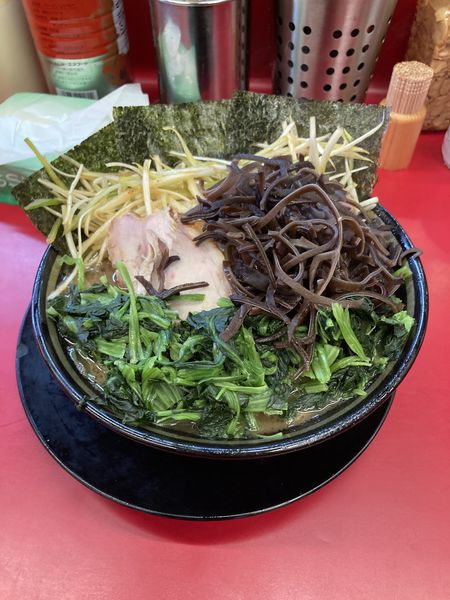 「ネギチャーシューメン3枚青菜キクラゲ金麦」@柏 王道家の写真