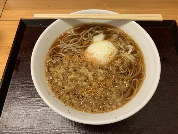 「温玉たぬきそば 490円」@いわもとQ 池袋店の写真