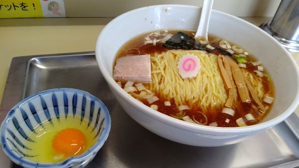 「中華そば並(1.５玉)750円＋たまご（生）50円」@中華そば 大咲の写真