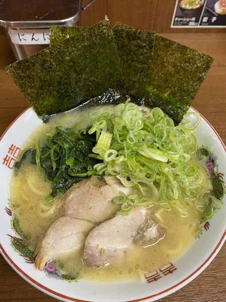 「横浜ラーメン＋薬味ネギ」@二代目横浜らーめん東名家の写真