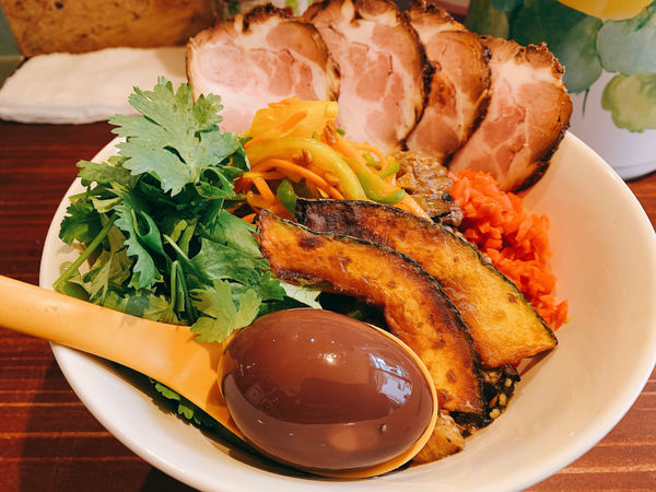 「ぶっかけベイガンバルタ」@ビーフラーメン&つけ麺 シゲジンの写真