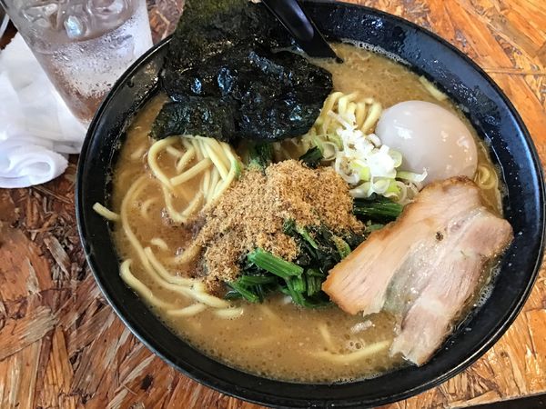 「赤ラーメン750円、大盛100円、味玉子100円」@大衆馬肉酒場ジョッキーの写真