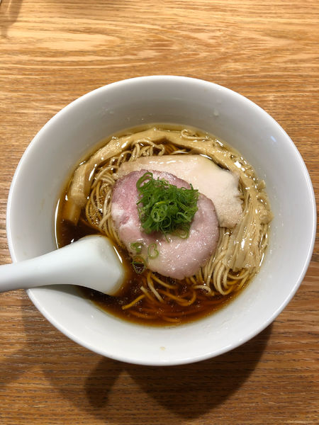 「醤油らぁめん」@らぁ麺はやし田 多摩センター店の写真