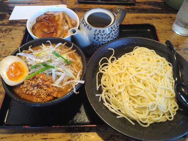 「ちょい辛味噌つけ麺＋ミニチャーシュー丼 (¥1200)」@麺や紅丸 本店の写真