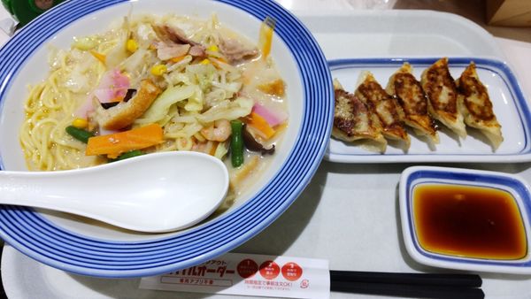 「ちゃんぽん　餃子5個」@長崎ちゃんぽん リンガーハット 町田木曽町店の写真