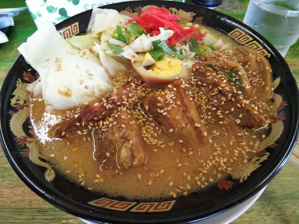 「角煮ラーメン +ゴマ&紅ショウガ:無料」@熊本ラーメン 桃太郎の写真