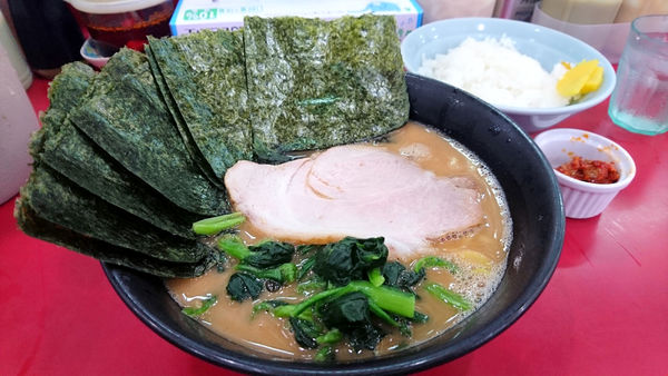 「【夜】ラーメン並+のり+ライス+鱈のチャンジャ」@杉田家 千葉祐光店の写真