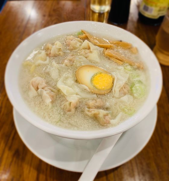 「粗挽き旨味雲呑麺（麺少なめ￥890）」@広州市場 五反田店の写真