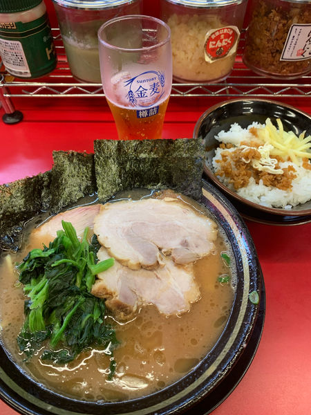 「ラーメン(麺カタメ) バラ2枚」@柏 王道家の写真