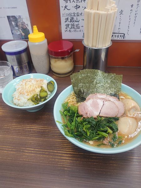 「特製ラ〜メン中、ほうれん草、味玉」@横浜家系らーめん 武蔵家 川口店の写真