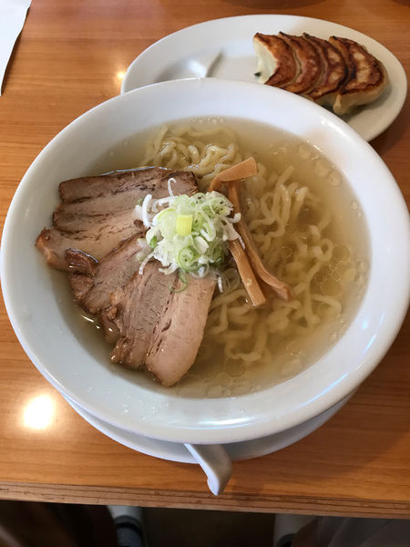 「会津山塩ラーメン・中太縮れ麺 720円」@うえんで食堂の写真