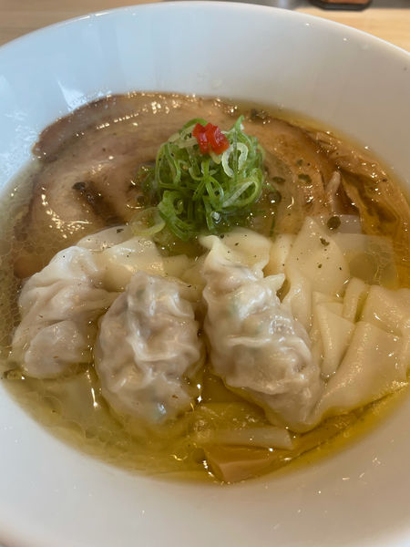 「塩わんたん」@鶏麺屋 虎々の写真