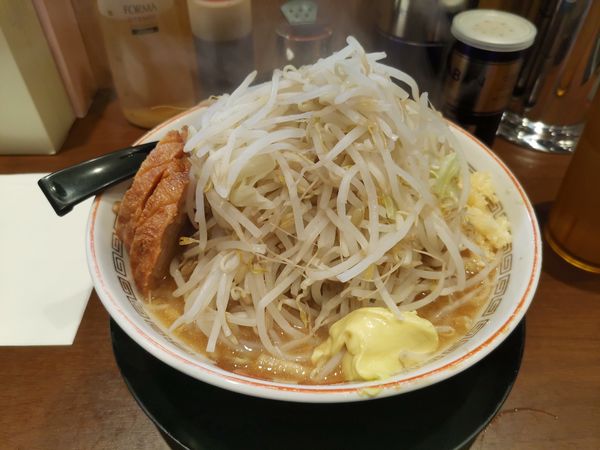 「小ラーメン　780円　ヤサイ、ニンニク、アレ」@豚山 横浜西口店の写真