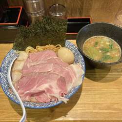 「特製濃厚鶏鰹つけ麺　中盛」1050円