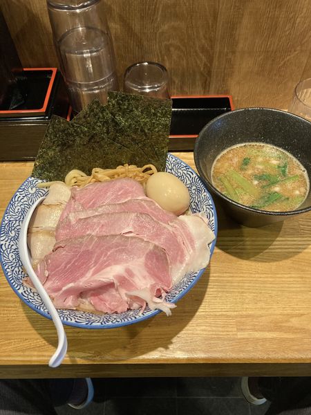 「「特製濃厚鶏鰹つけ麺　中盛」1050円」@鶏節麺 かびらの写真