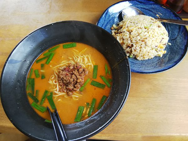 「らーめんセット　（五目炒飯＋台湾担々麺）」@台湾料理 華甲園の写真