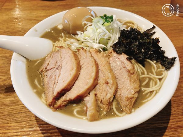 「濃厚煮干し蕎麦＋チャーシュー＋味玉」@中村屋総本山の写真