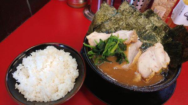 「チャーシュー麺(3枚)+ライス大」@柏 王道家の写真