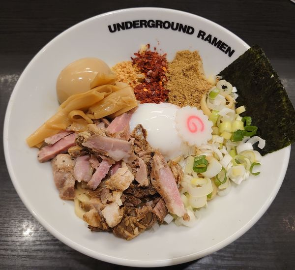 「まぜそば+味玉(950円)」@UNDERGROUND RAMEN 川越仲町の写真