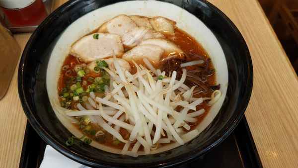 「黒チャーシュー麺（バリカタ）」@由○ 品川港南店の写真