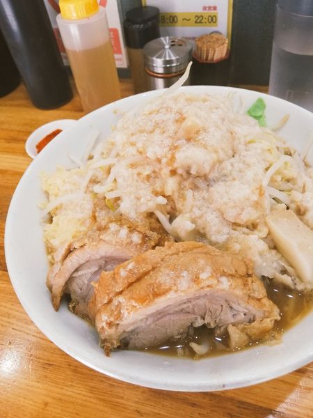 「ラーメン780円 豚１枚追加120円」@デカ盛り戦隊 豚レンジャーの写真