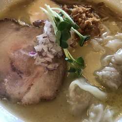 濃厚鶏塩そば880円+ワンタン200円