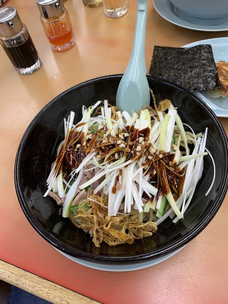 「ピリ辛よだれ豚風まぜそば」@ラーメン山岡家 野田店の写真