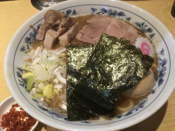 「中華半チャーシュー（太麺）＋辛味」@くり山の写真