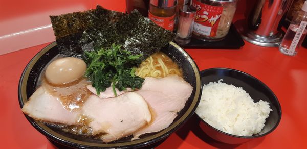 「チャーシュー麺大、味玉、ライス」@環2家 蒲田店の写真