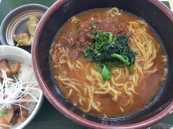 「担々麺とミニチャーシュー丼」@東我孫子カントリークラブの写真