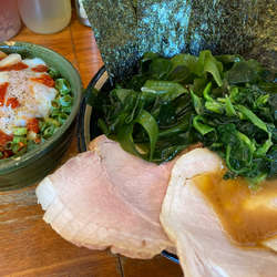 チャーシュー麺+ワカメ