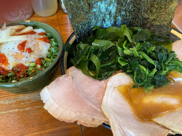 「チャーシュー麺+ワカメ」@末廣家の写真