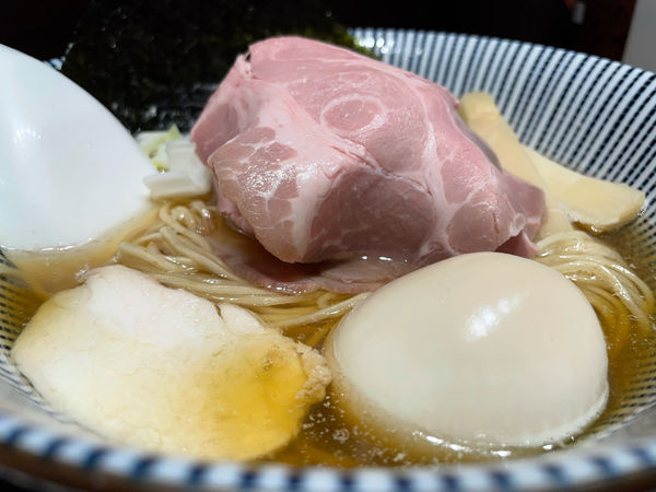 「特製白醤油煮干しそば」@寿製麺よしかわ 川越店の写真