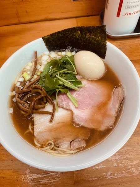 「天然醸造醤油ラーメン 850円　味玉クーポン利用」@ラーメン いいかおの写真