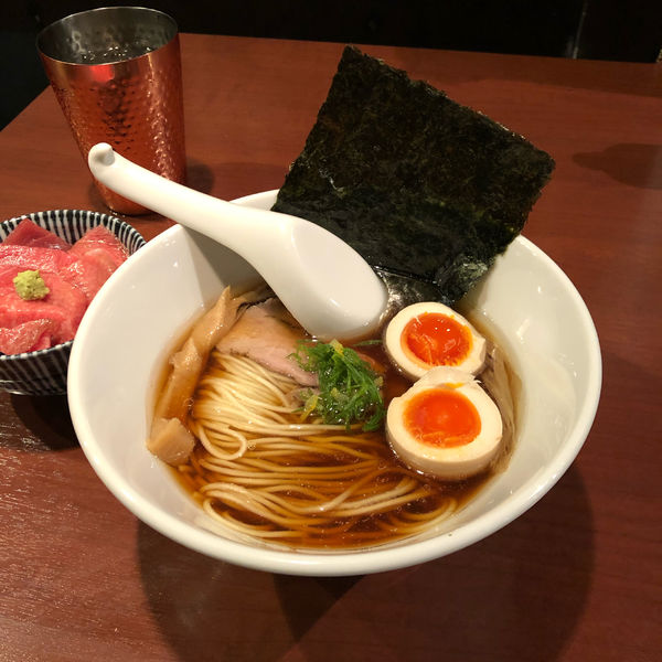「津軽煮干し中華そばと海鮮丼」@酒肴場 屯の写真