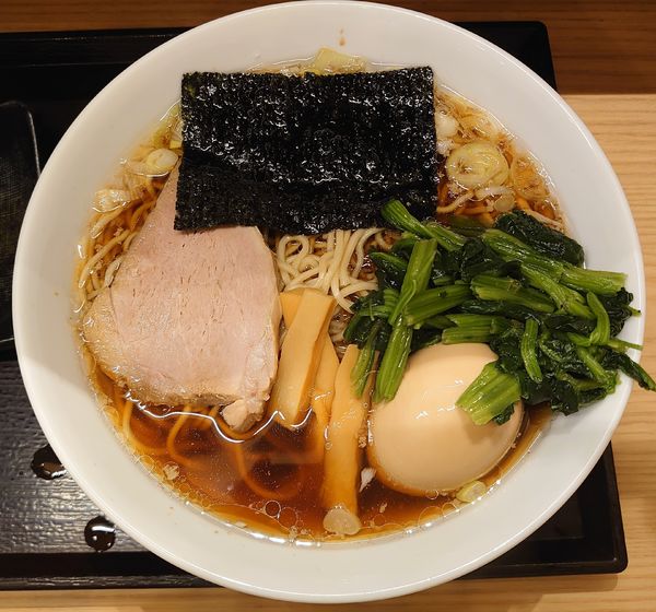 「味玉中華そば+ほうれん草(690円)」@舎鈴 川越西口店の写真